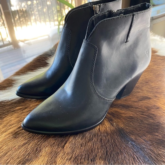 Frye Black Leather Western Ankle Booties SZ 6 - Picture 2 of 11